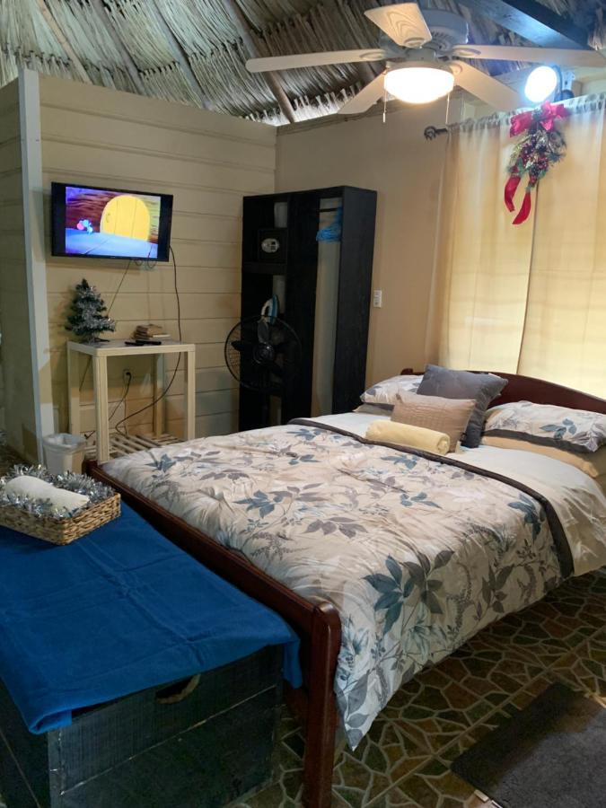 Вілла Heavens Gate Beach Bungalows Placencia Екстер'єр фото